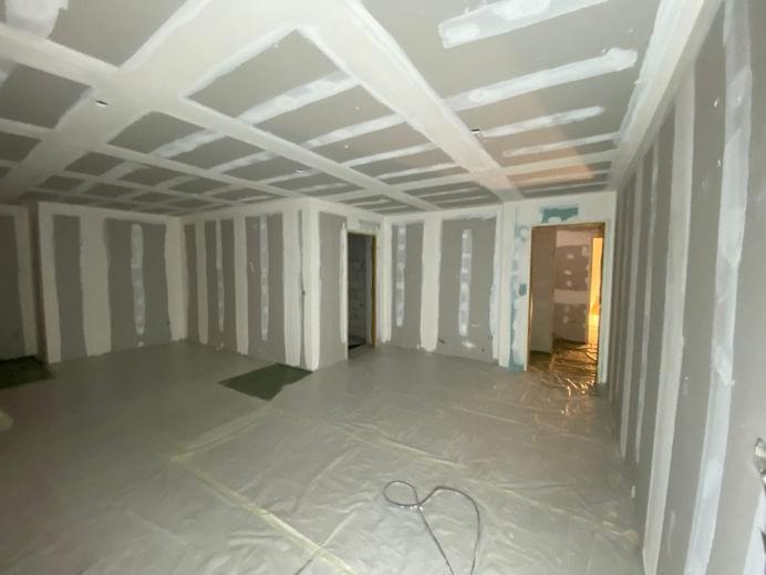 pomieszczenie przed szpachlowaniem